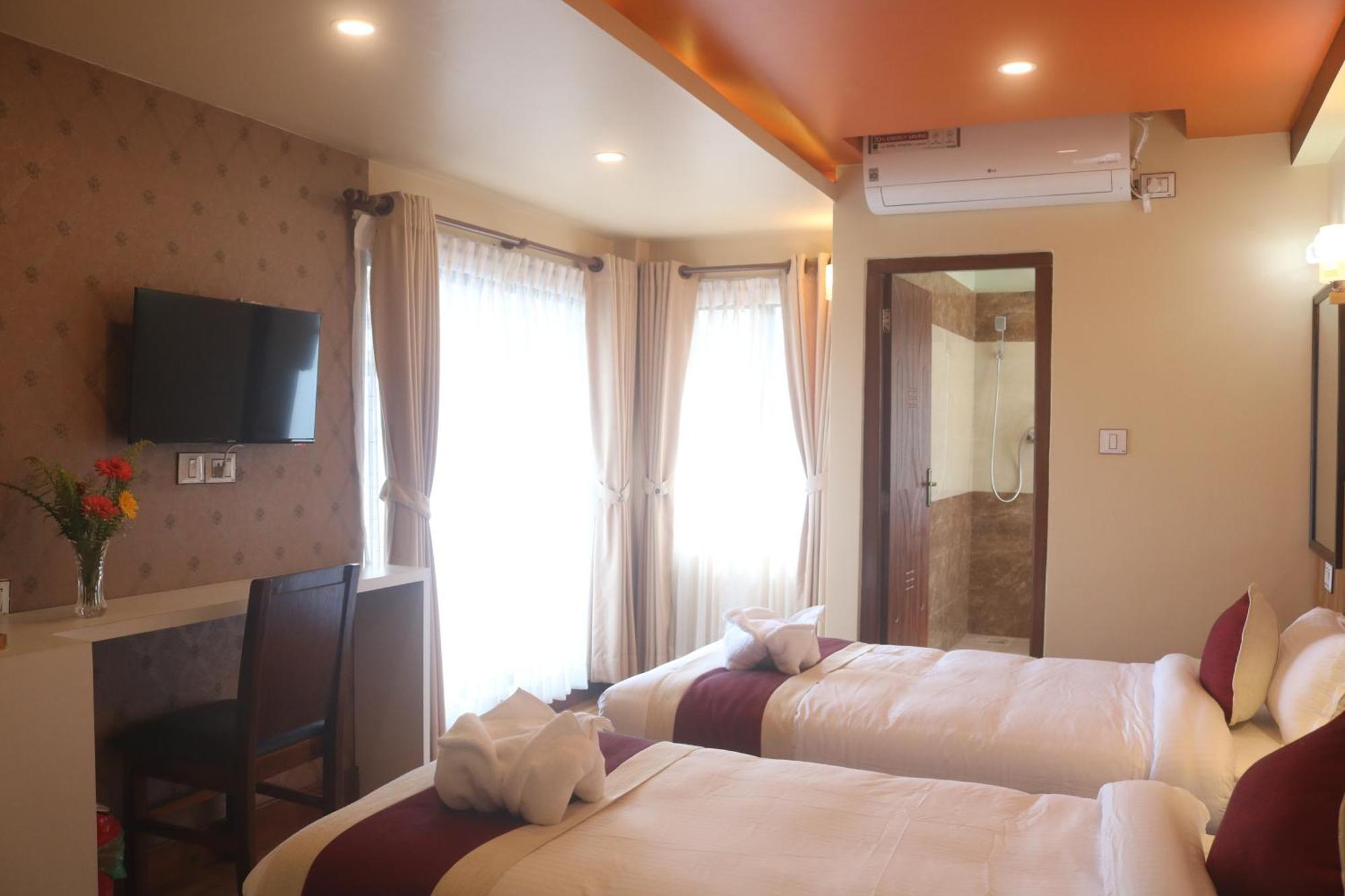 Hotel Family Ties Pvt. Ltd. كاتماندو المظهر الخارجي الصورة
